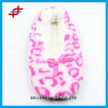 2016 pink color home slippers of leopard pattern for young girls,cheap and soft